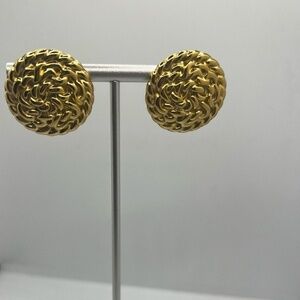 FANCY STUD EARRING